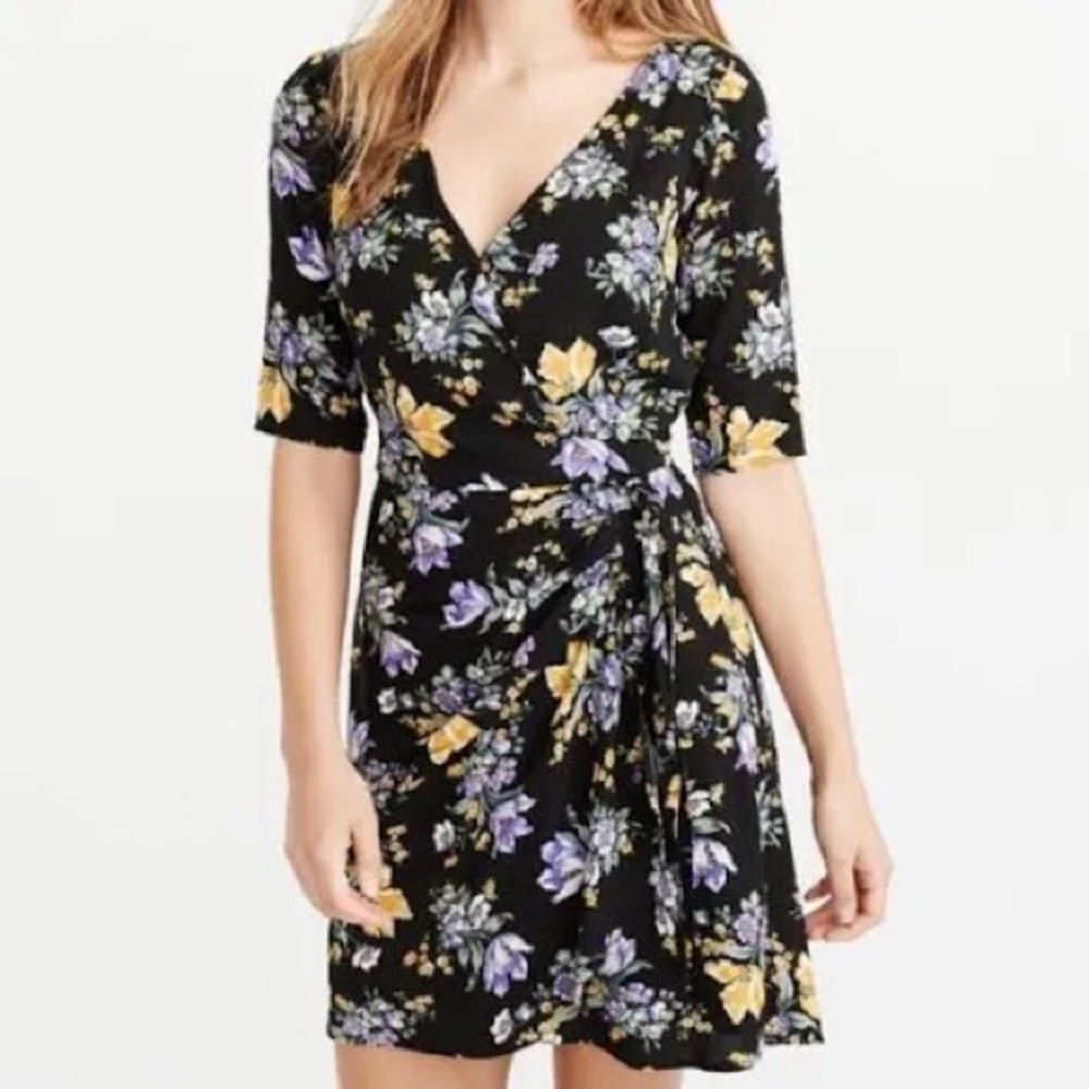 Abercrombie & Fitch Black Floral Wrap Mini Dress L Tie Waist Viscose
